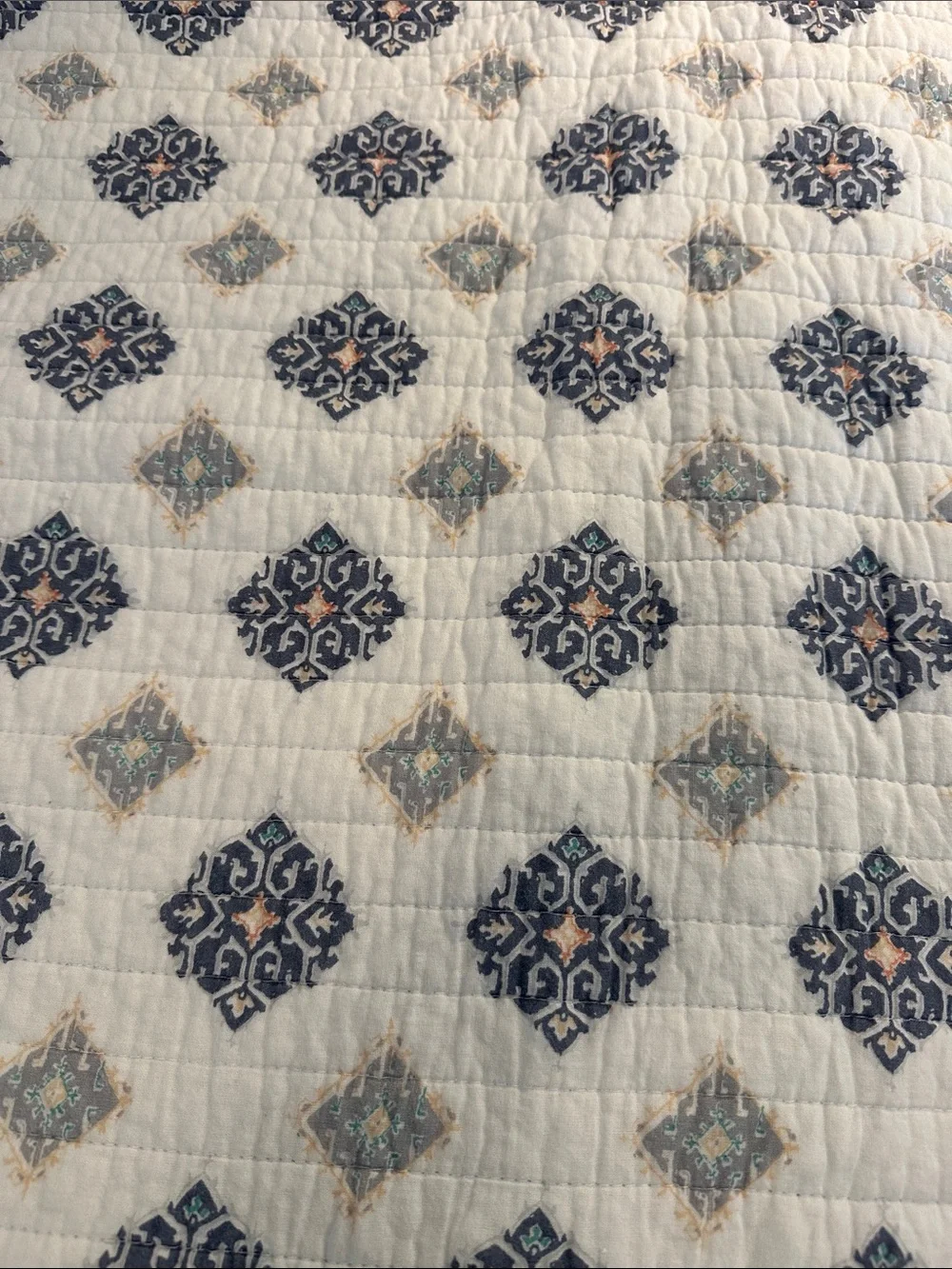 King Size Reversible Medallion Quilt Set + 2 Matching Standard Size Shams